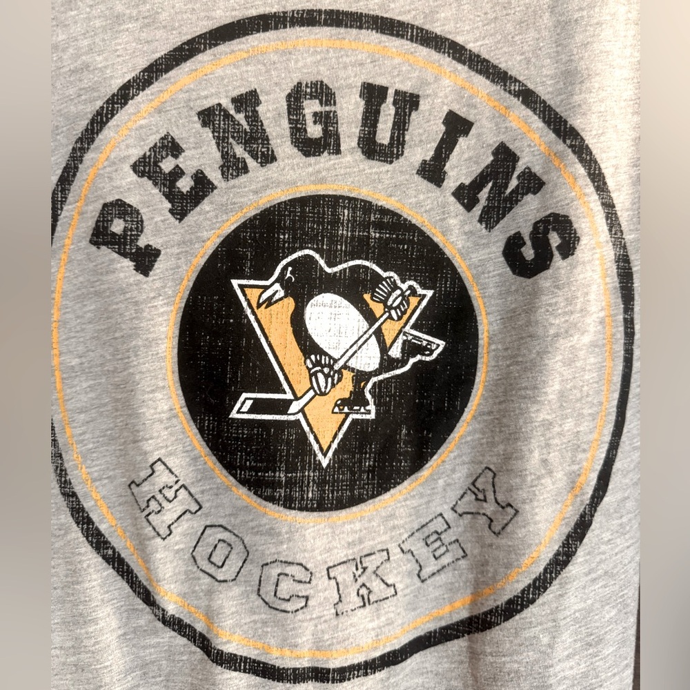 Women’s Pittsburgh Penguins Long Sleeve Gray T-Shirt Striped Cuffs NHL Size XL - Picture 3 of 10